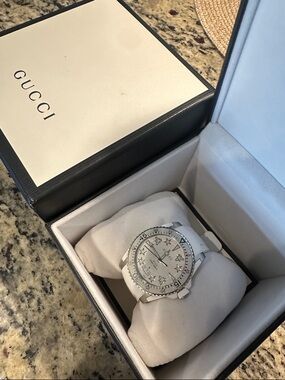 Gucci White and Silver Star-Accented Men's Watch